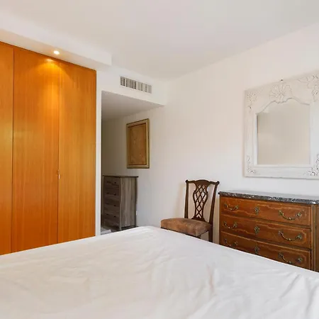 Raphael De Luxe Apartment